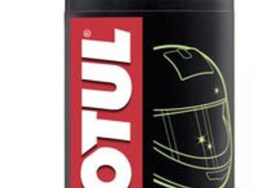 Motul Motul M1 Helmet & Visor Clean