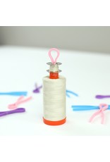 The Gypsy Quilter Bobbin Buddy - clip om een spoeltje op de klos garen te bewaren