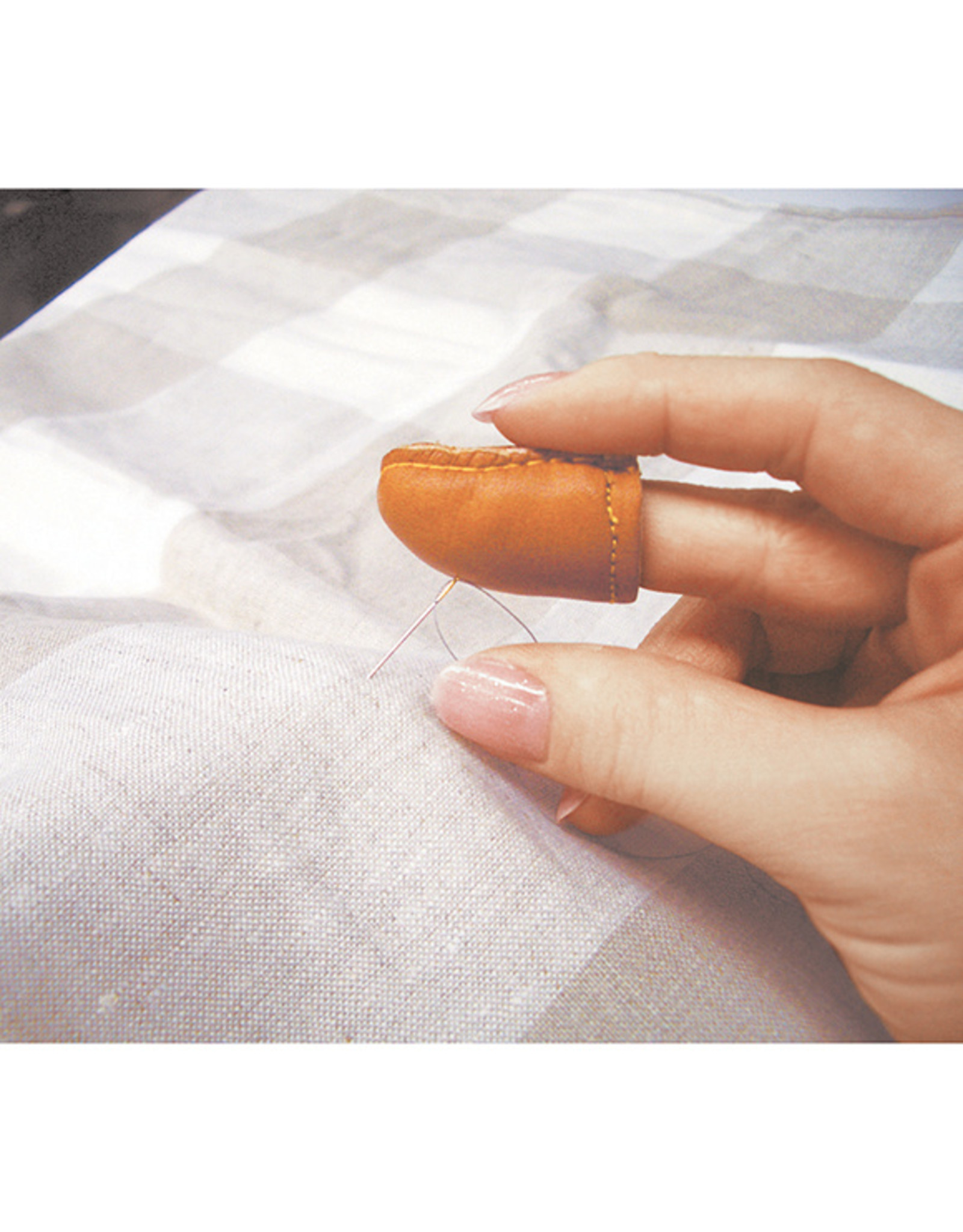 Clover Clover - Natural Fit Leather Thimble - Medium