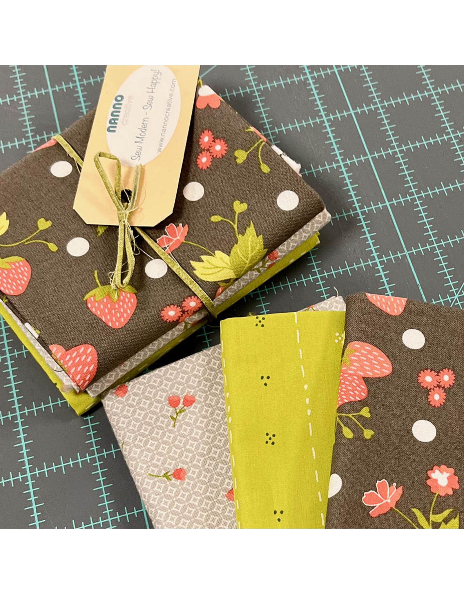 Spring Cleaning - Fat Quarter bundle - Strawberry