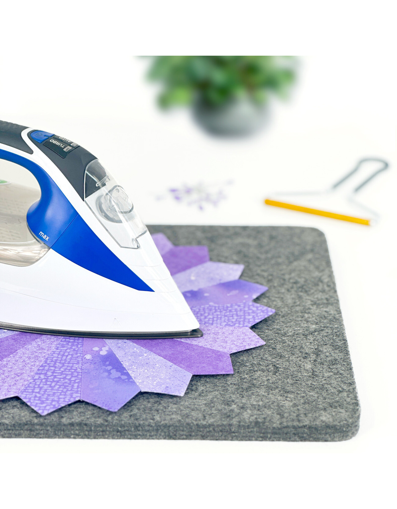 The Gypsy Quilter Felted Wool Pressing Mat - 13,5 x 13,5 inch