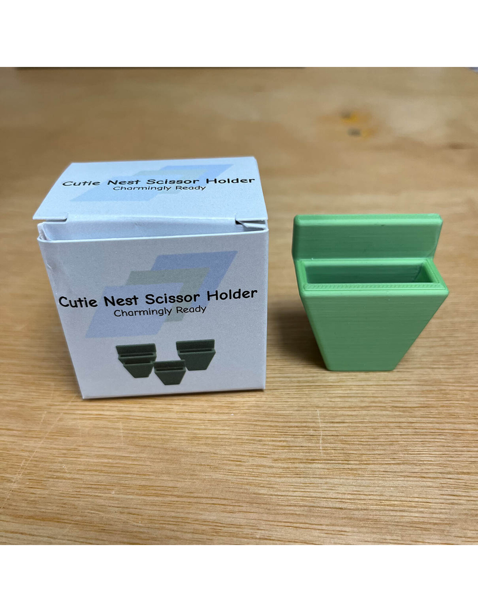 Layered Notions Layered Notions - Cutie Nest Medium - Scissor Holder