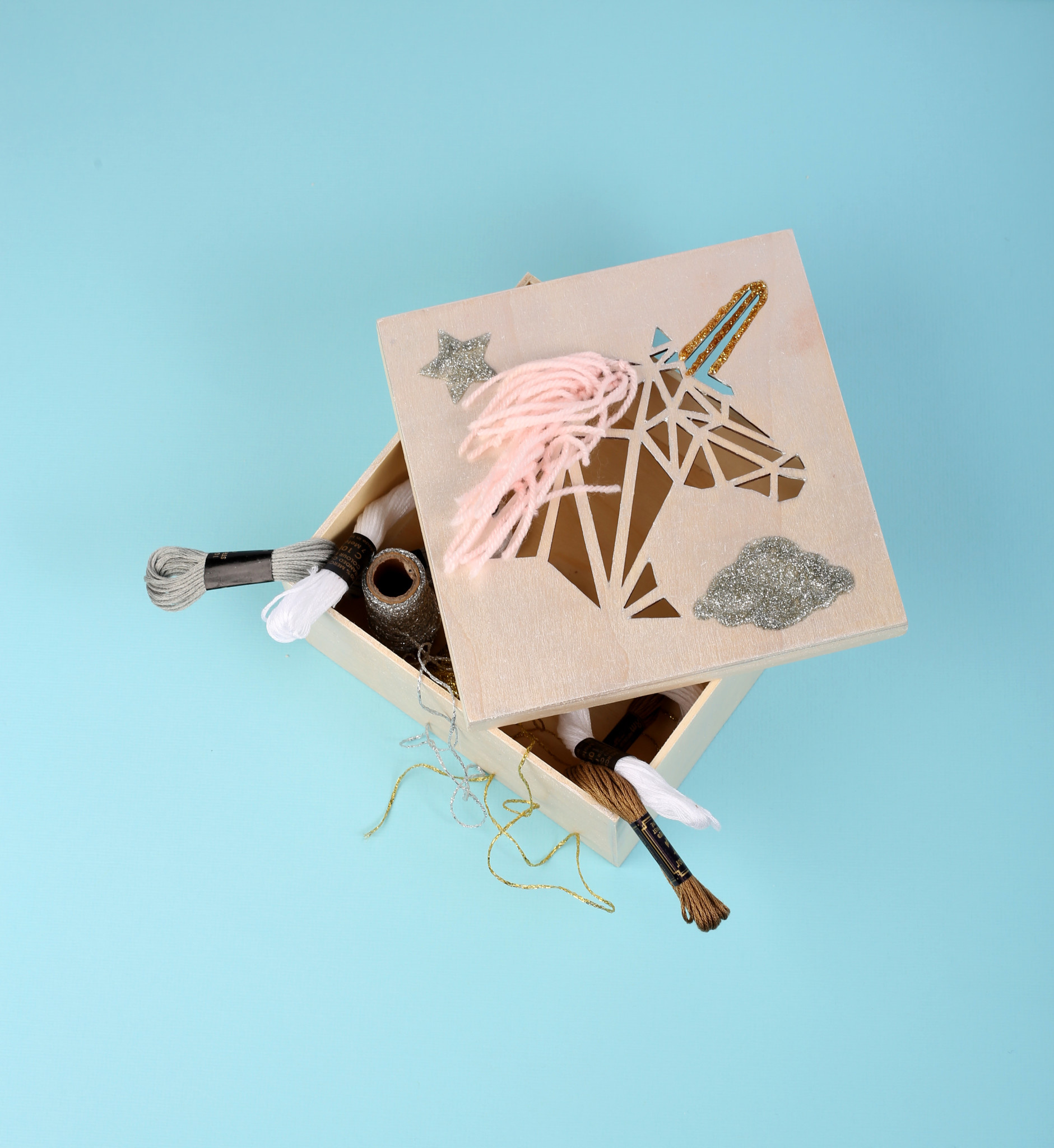 GRAINE CREATIVE Boite Decoupe Tete De Licorne En Bois 150X150X75