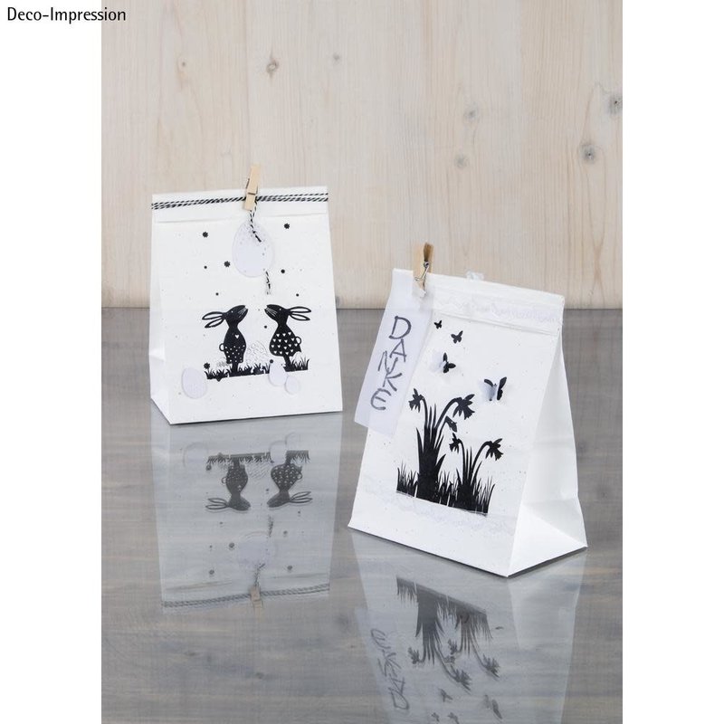 RAYHER Easter paper bags with wooden clips. white. 14x19.7x8cm. sct.-LS 2pces