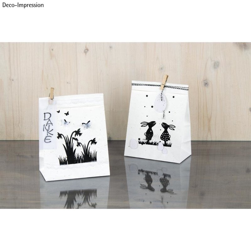 RAYHER Easter paper bags with wooden clips. white. 14x19.7x8cm. sct.-LS 2pces