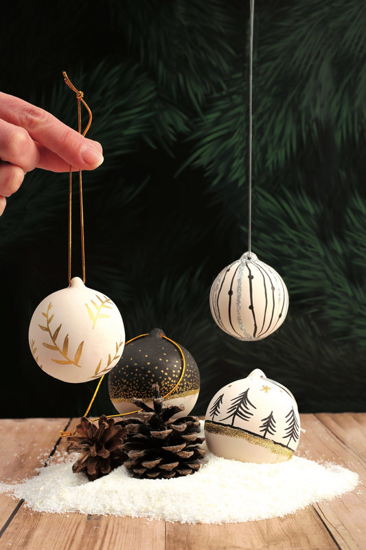 GRAINE CREATIVE Coffert céramique boule de Noël à décorer