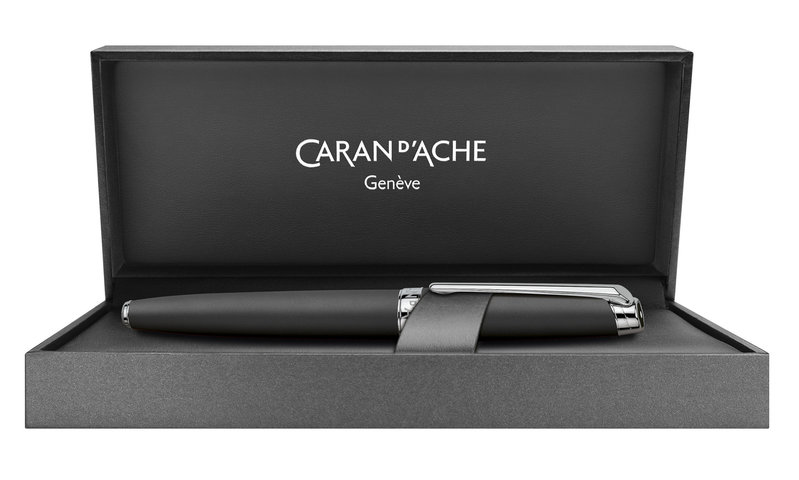 CARAN D'ACHE Stylo Plume B Léman Noir Mat Argenté Rhodié