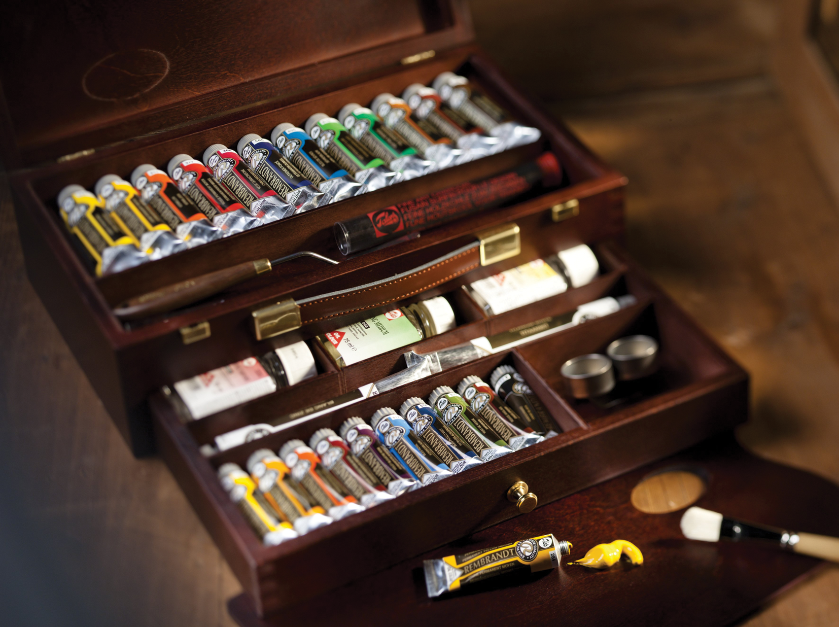 REMBRANDT Couleurs à l’huile set coffret bois Master 10 x 15 ml + 12 x 40 ml + 2 x 60 ml + accessoires