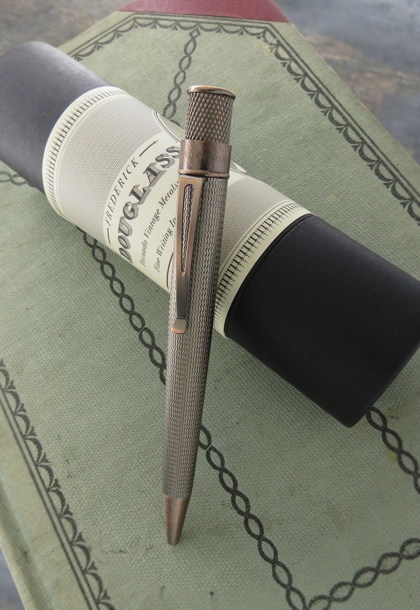 RETRO 51 Tornado Stylo Roller Vintage F. Douglass
