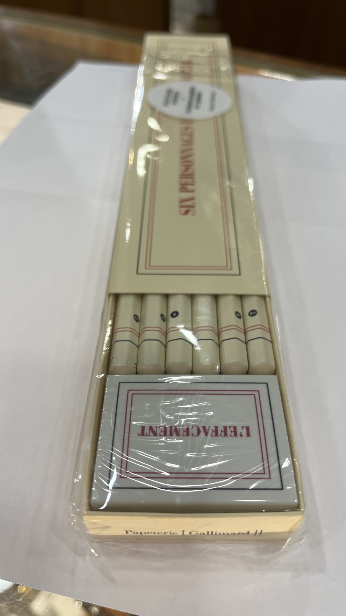 GALLIMARD Étui de crayons - Six personnages en quête d'auteur