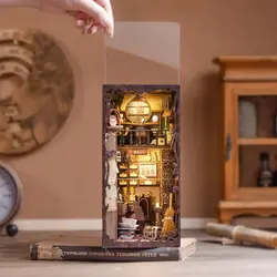 FIGURED'ART Book Nook Le Pharmacien Magique - Type 4
