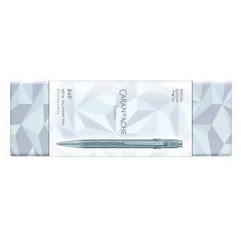 CARAN D'ACHE Stylo bille 849™ Noël 2025 Bleu, recharge noire M, en écrin carton Alpine Frost