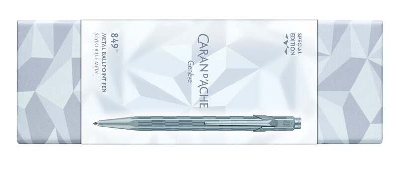 CARAN D'ACHE Stylo bille 849™ Noël 2025 Bleu, recharge noire M, en écrin carton Alpine Frost