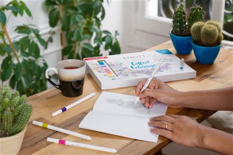 UNI-BALL Coffret Emott Art Therapie (16 Feutres + 1 Carnet Coloriage)