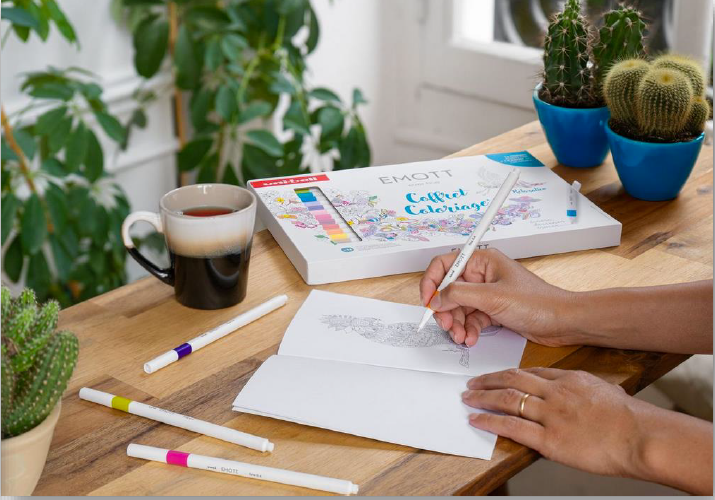 UNI-BALL Coffret Emott Art Therapie (16 Feutres + 1 Carnet Coloriage)