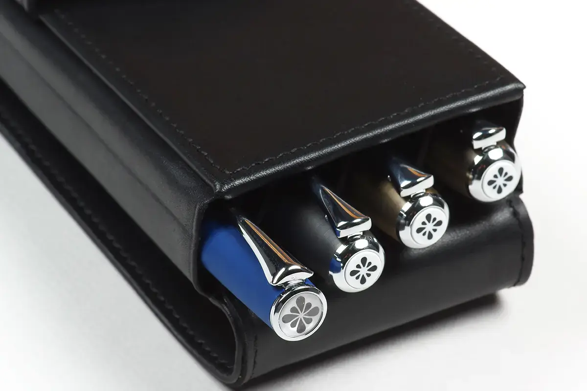 DIPLOMAT Etui cuir 4 stylos noir "Diplomat flower"