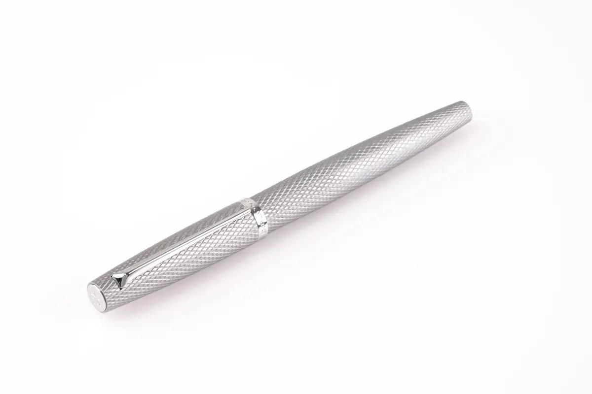 DIPLOMAT Stylo Plume "Viper" argenté guilloche F/M