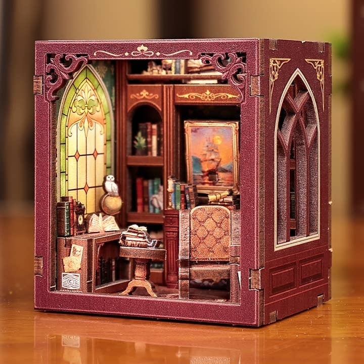 TONECHEER Mini Booknook Gentlemans Lounge  7x6,3x5cm