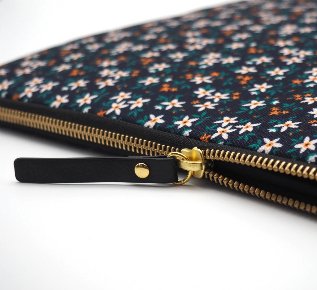 CASYX Pochette ordi. 15' Midnight Garden