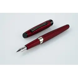 DIPLOMAT Stylo Plume Cobra Burgundy guilloche