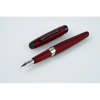 DIPLOMAT Stylo Plume Cobra Burgundy guilloche