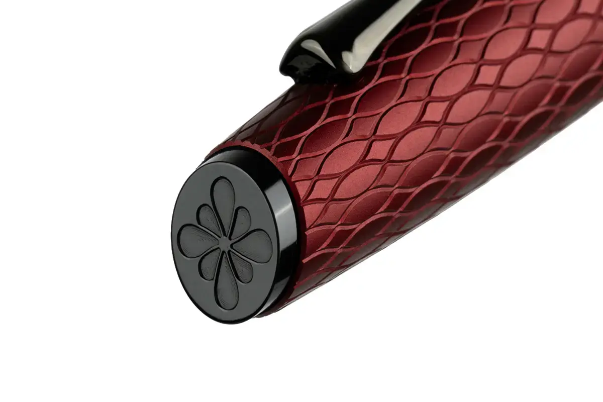 DIPLOMAT Stylo Plume Cobra Burgundy guilloche