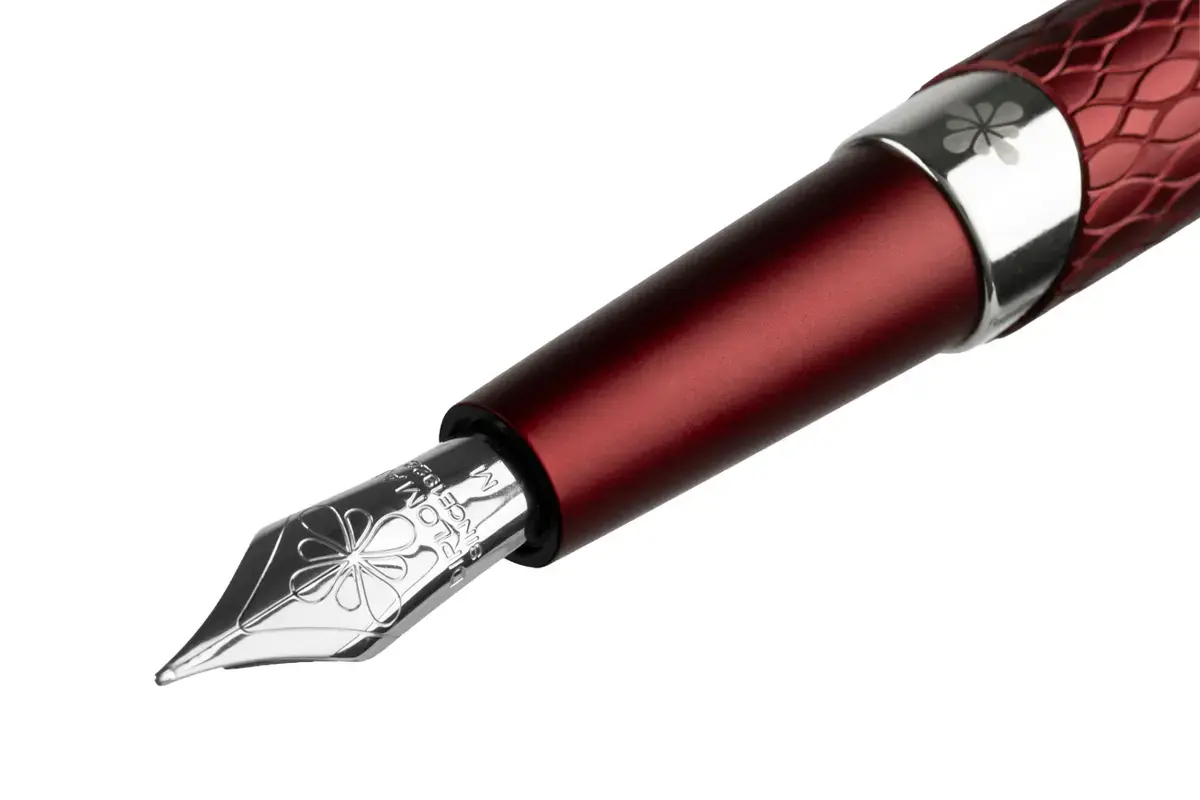 DIPLOMAT Stylo Plume Cobra Burgundy guilloche