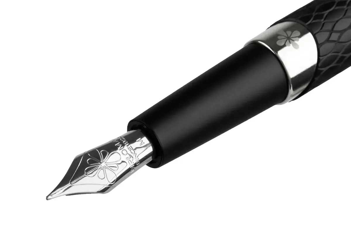 DIPLOMAT Stylo Plume Cobra Black guilloche