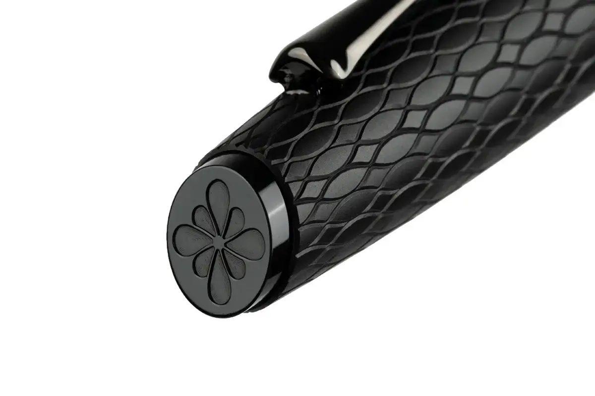 DIPLOMAT Stylo Plume Cobra Black guilloche