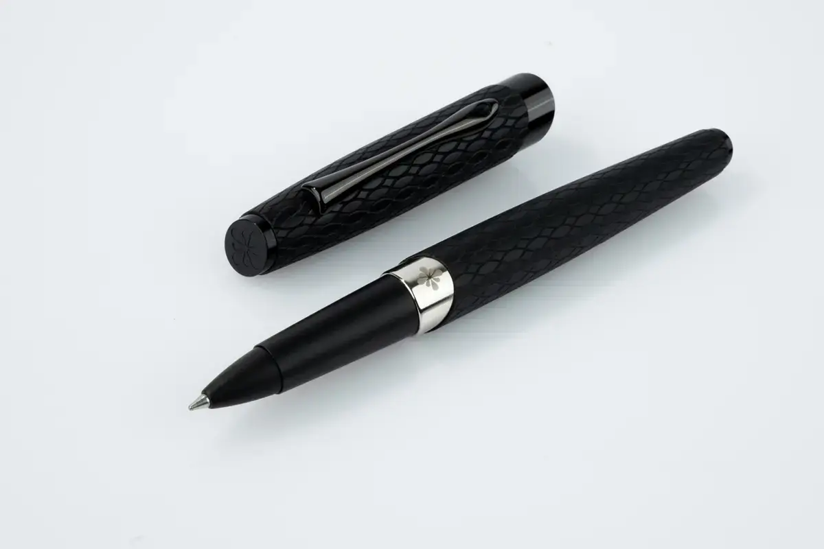 DIPLOMAT Roller Cobra Black guilloche