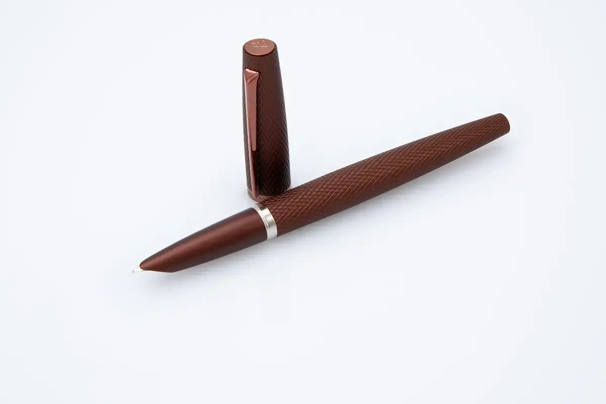 DIPLOMAT Stylo Plume "Viper" marron guilloche F/M F/M