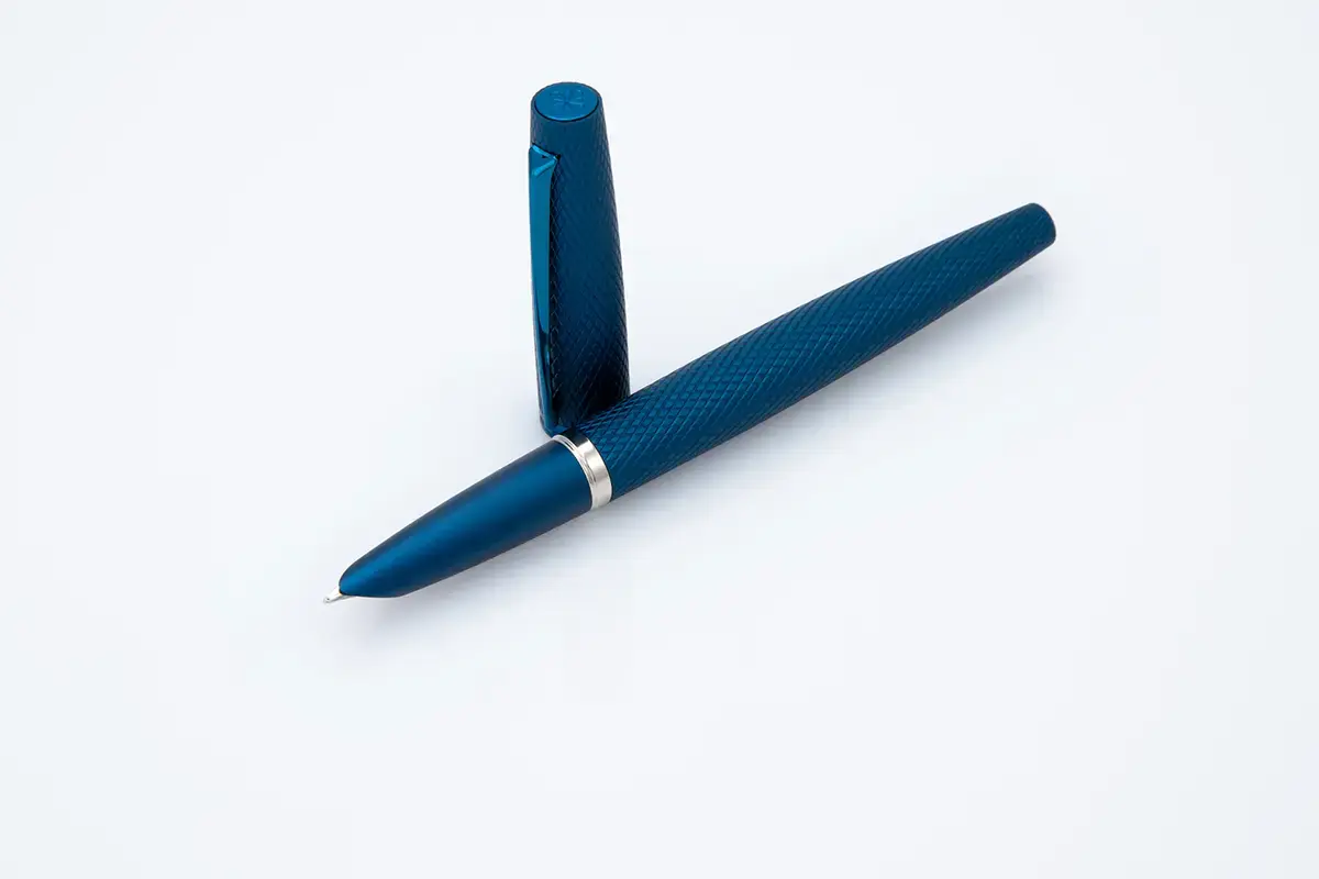 DIPLOMAT Stylo Plume "Viper" bleu guilloche F/M F/M