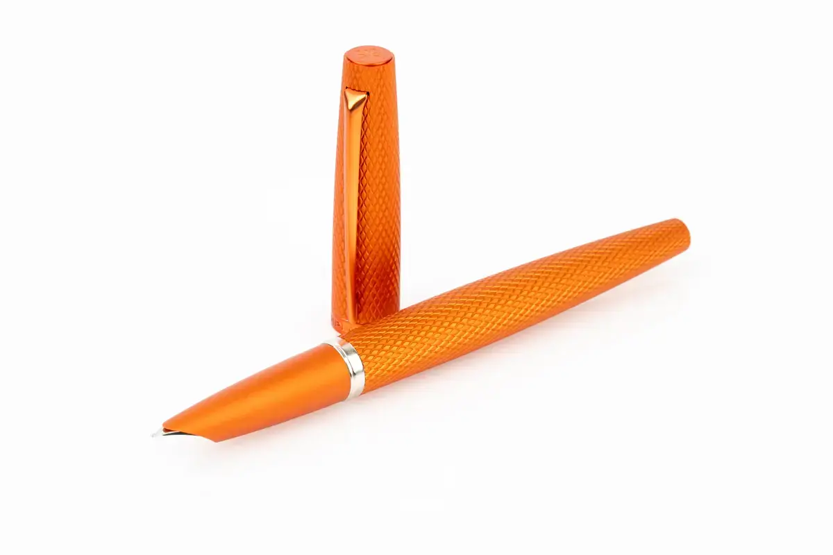 DIPLOMAT Stylo Plume "Viper" Orange Guilloche F/M