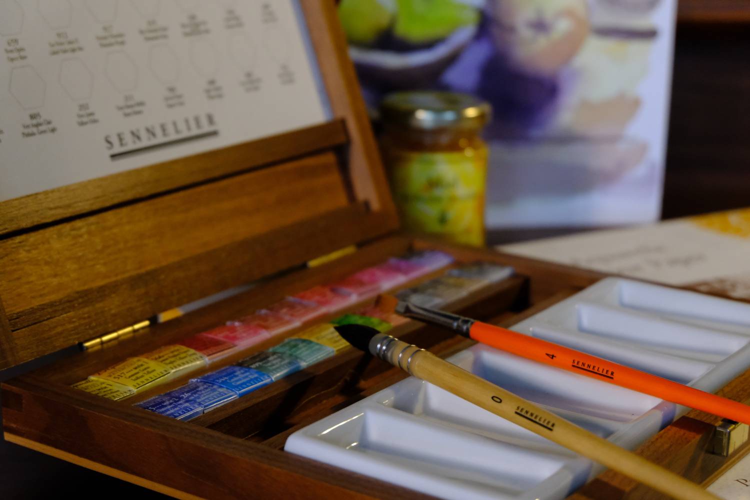 Depuis presque 130 ans, Sennelier® continue avec toujours plus de ferveur d'allier la tradition des Anciens Maîtres aux procédés innovants de la chimie moderne, afin de satisfaire les artistes d'aujourd'hui et de demain.