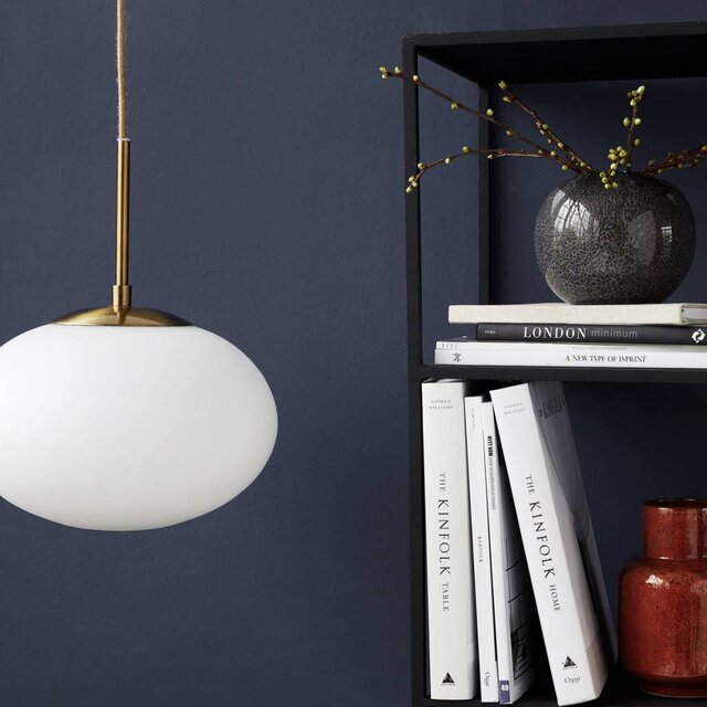 House Doctor Opal lampa mässing med vitt glas cap