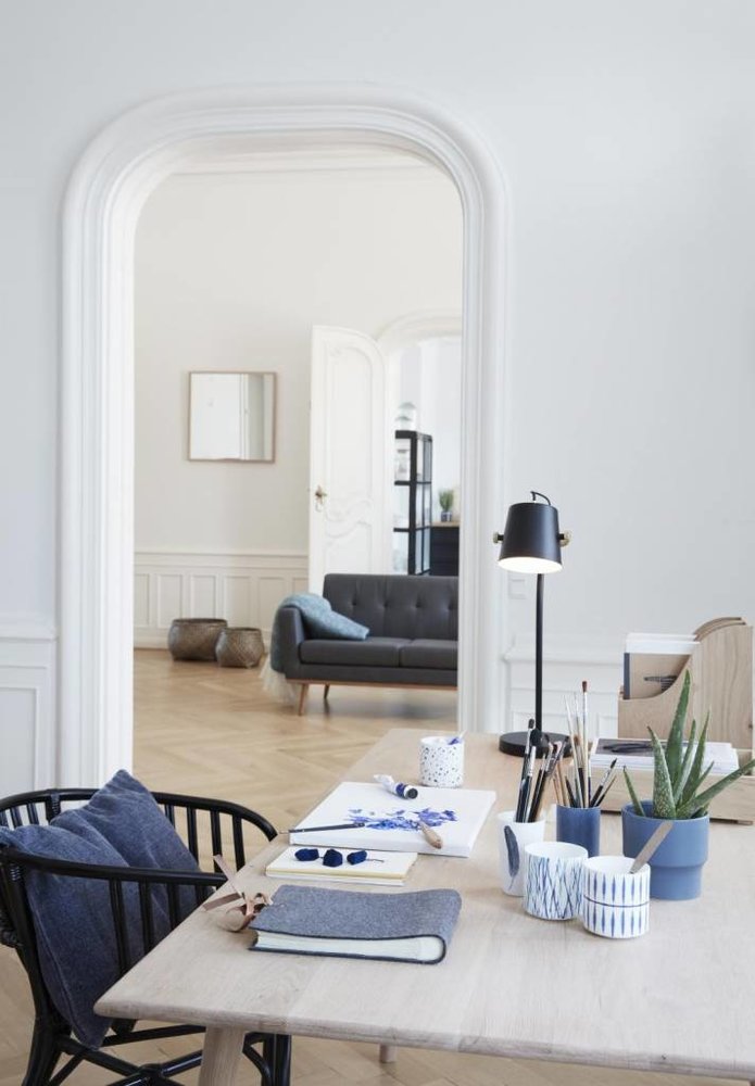 Hubsch Table lamp black metal 18x26xh58cm Hubsch Table lamp black metal 18x26xh58cm