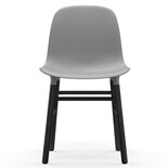 Normann Copenhagen Form Chair stoel zwart grijs Normann Copenhagen Form Chair stoel zwart grijs