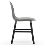 Normann Copenhagen Form Chair stoel zwart grijs Normann Copenhagen Form Chair stoel zwart grijs