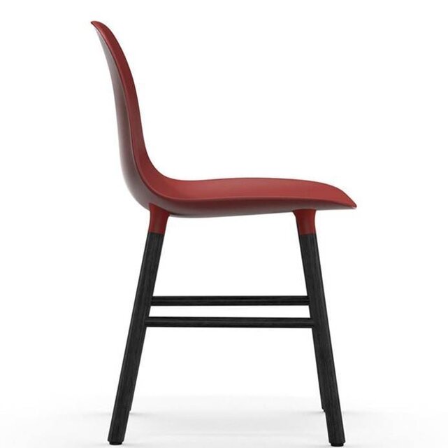 Normann Copenhagen Form Chair setet svart rød Normann Copenhagen Form Chair setet svart rød