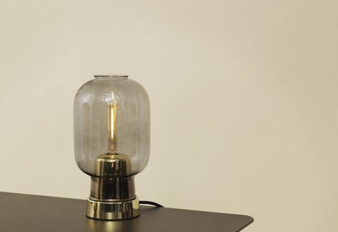 Normann Copenhagen AMP tafellamp grijs messing - 502168