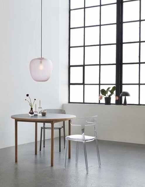 Hubsch Tischlampe aus schwarzem Metall