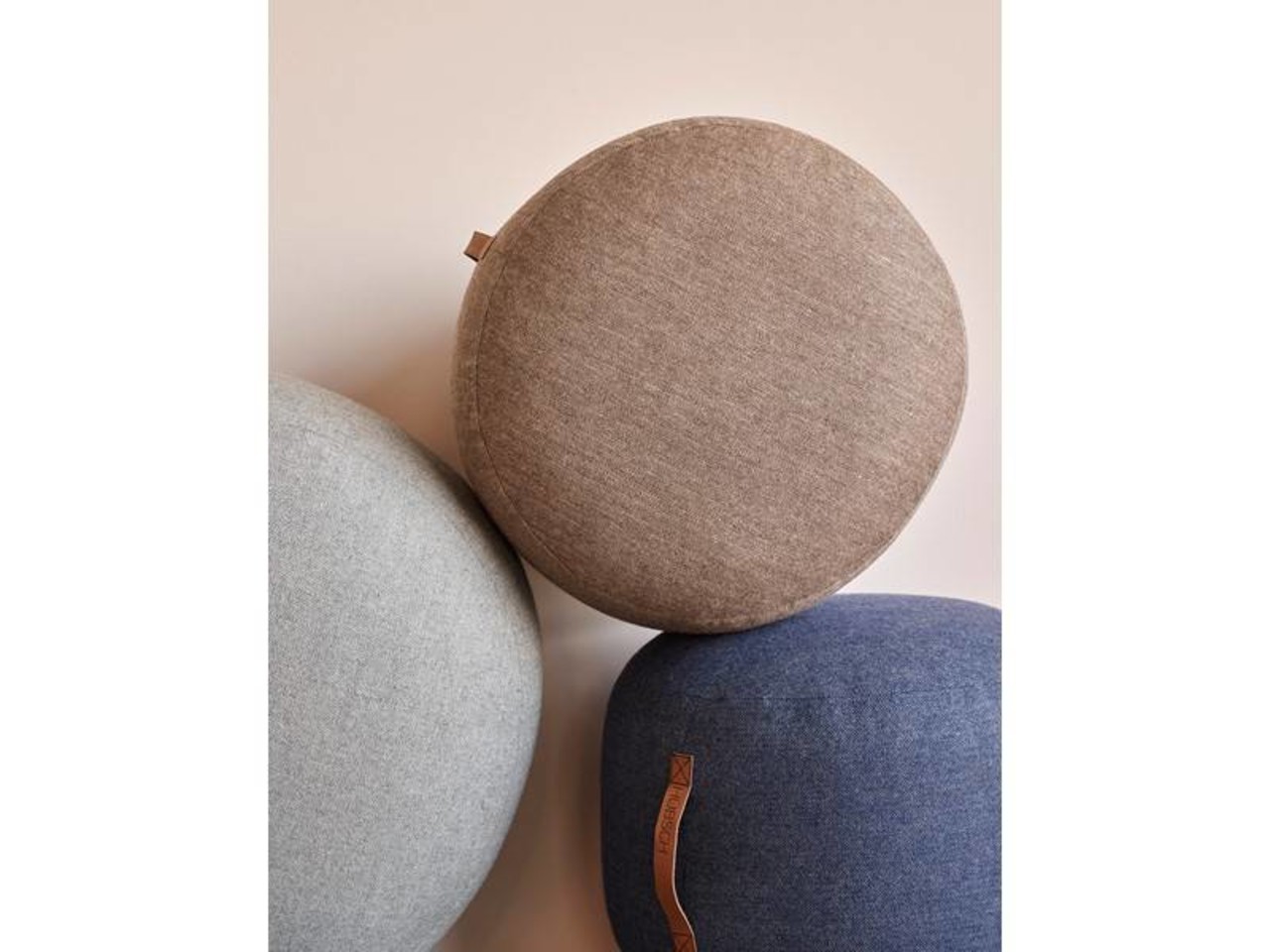 Hubsch Pouf graue Wolle mit Ledergriff Hubsch Pouf graue Wolle mit Ledergriff