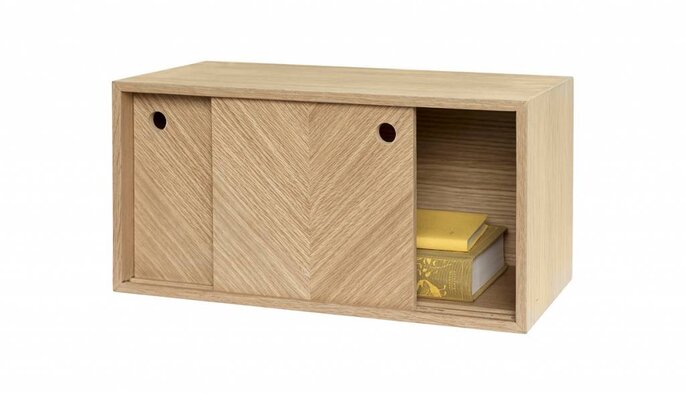 Hubsch Muebles de pared de roble con puertas. Hubsch Muebles de pared de roble con puertas.