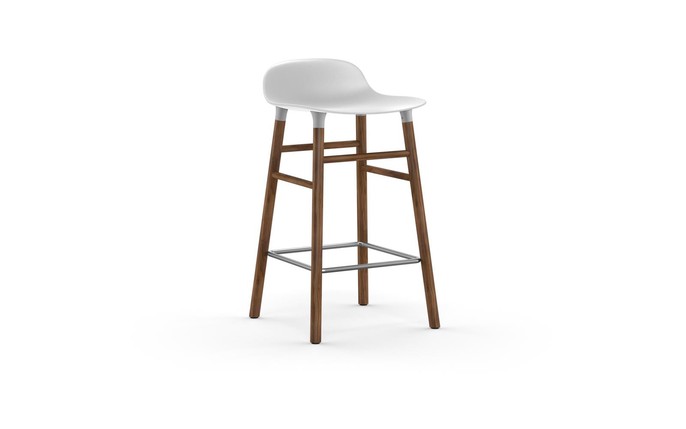 Normann Copenhagen Form valnød Barstoel