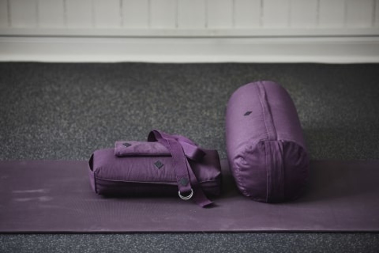 Nordal Yoga meditation bolster - burgundy
