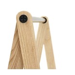 Normann Copenhagen Toj grandes ropa de color gris estante