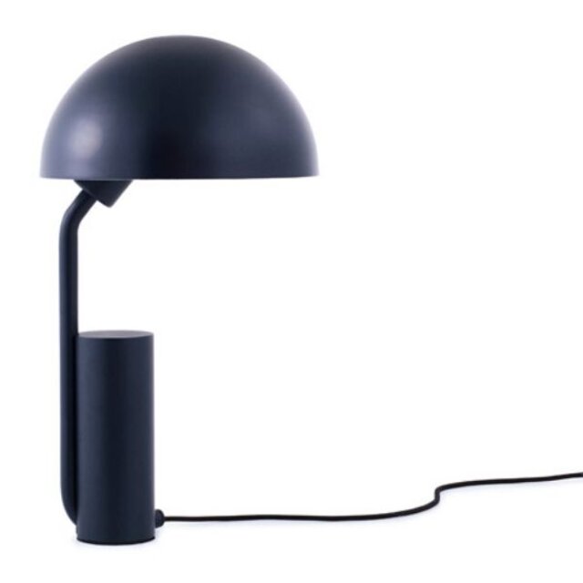 Normann Copenhagen Cap mørke blå bordlampe