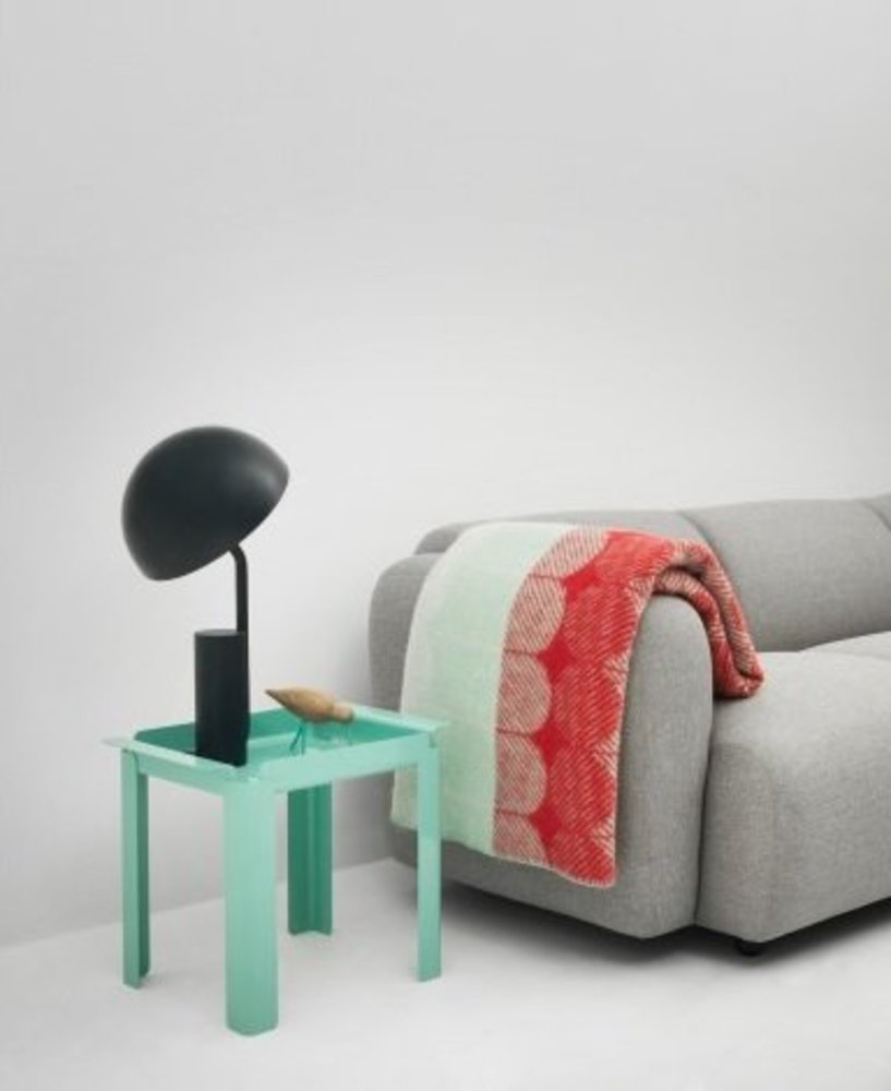 Normann Copenhagen Lampada da tavolo blu scuro Cap