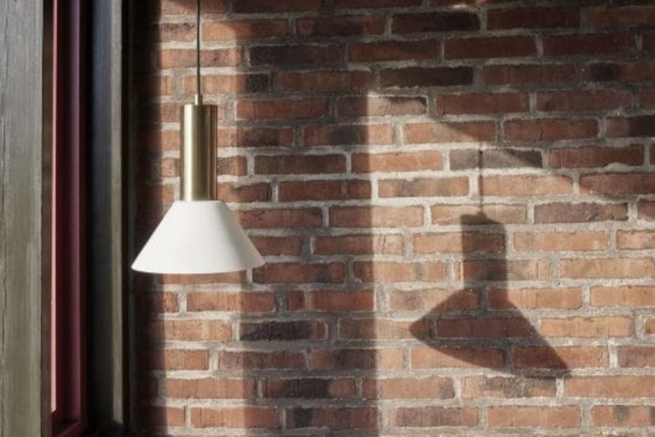 Hubsch Kontrast hængende lampe messing - 961612