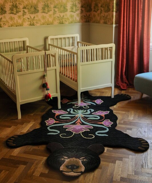 Doing Goods Tapis ours noir fleuri XL - 1.45.10.093.900.6